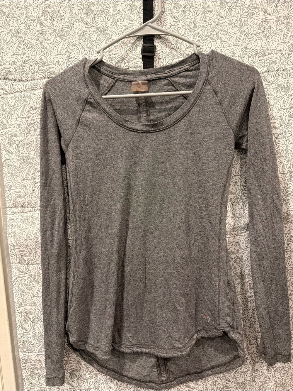 CALIA by Carrie Underwood Heather Gray Long Sleeve Scoop Neck Top
